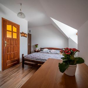 Pokój z łóżkiem king-size